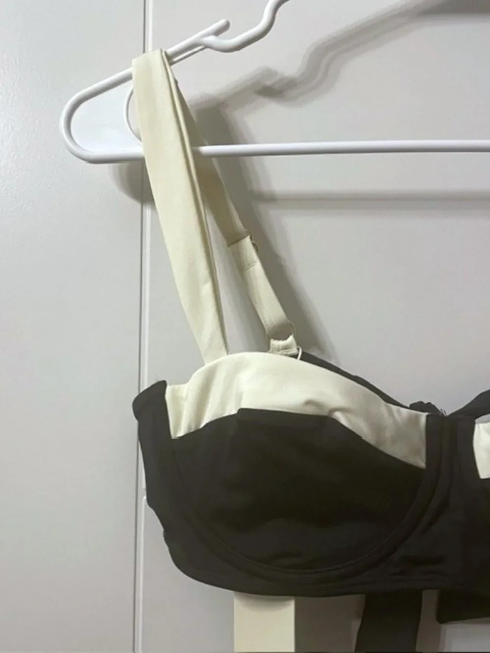 NWT Monday Swimwear Clovelly Bikini Top Black Ivory Size Large - Picture 7 of 12